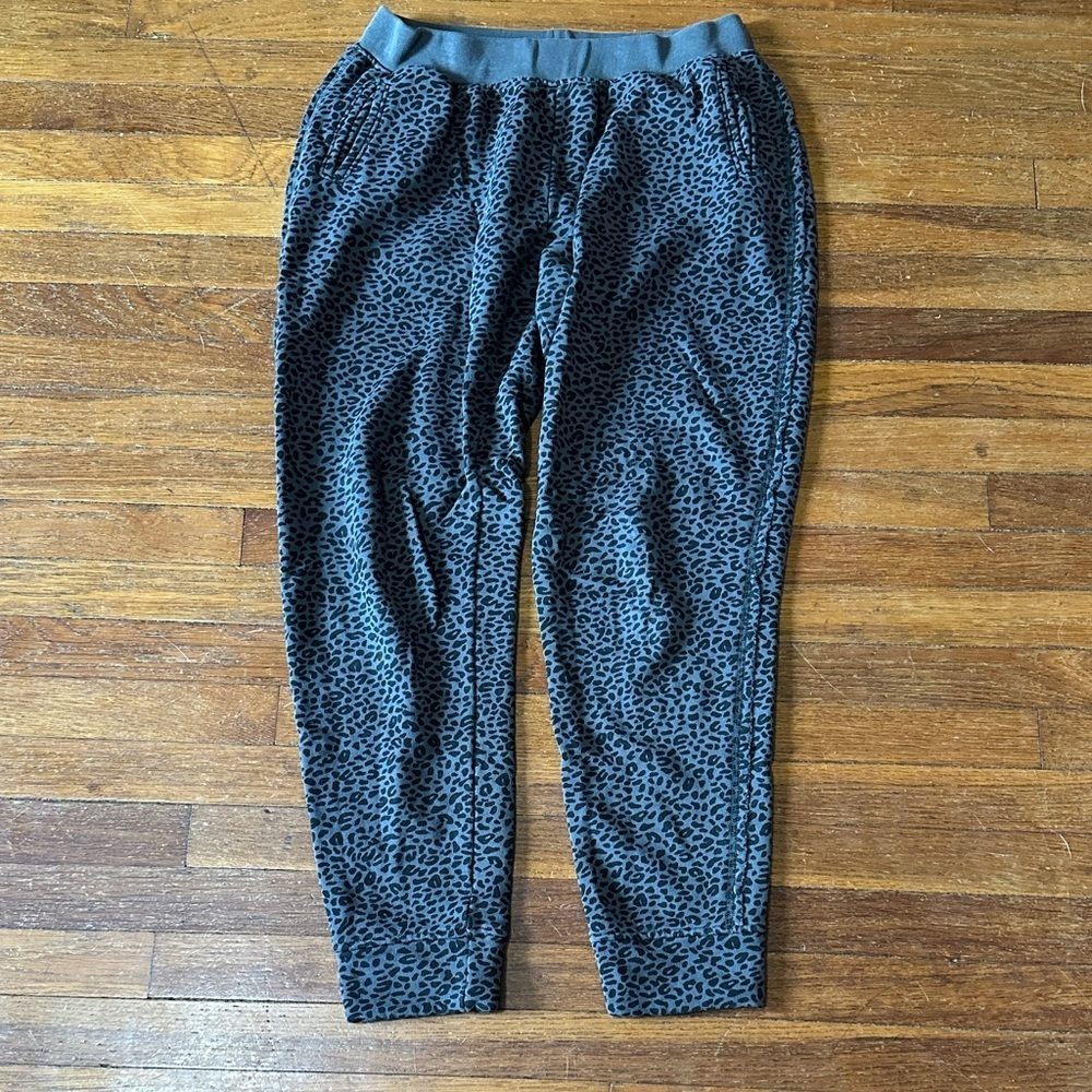 ATM Anthony Thomas Melillo Black and Gray Leopard Print Joggers, Medium